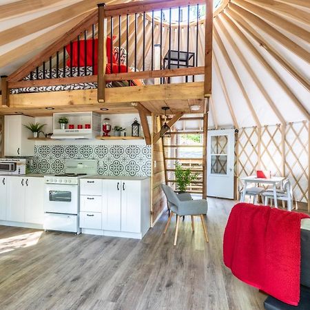 Notre-Dame-du-Laus Yourtes Glamping Du Poisson Blanc מראה חיצוני תמונה