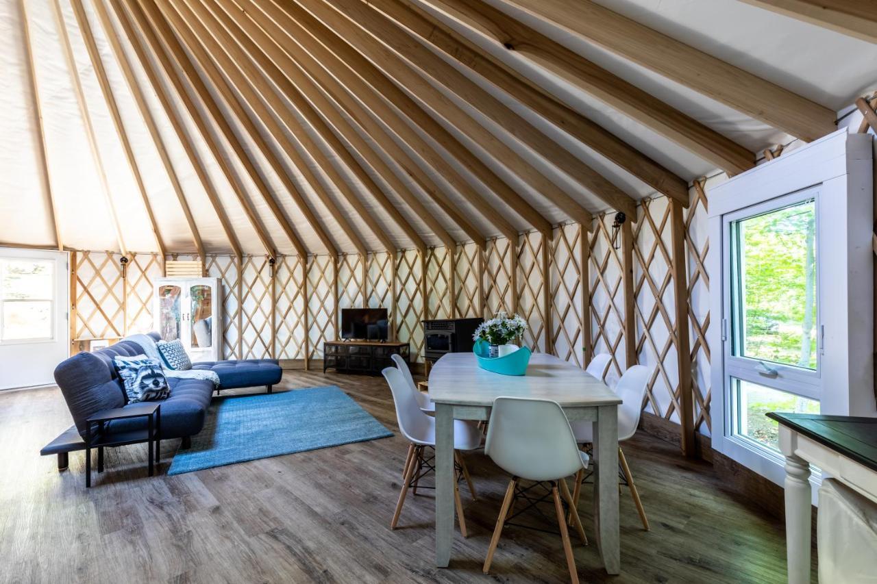 Notre-Dame-du-Laus Yourtes Glamping Du Poisson Blanc מראה חיצוני תמונה