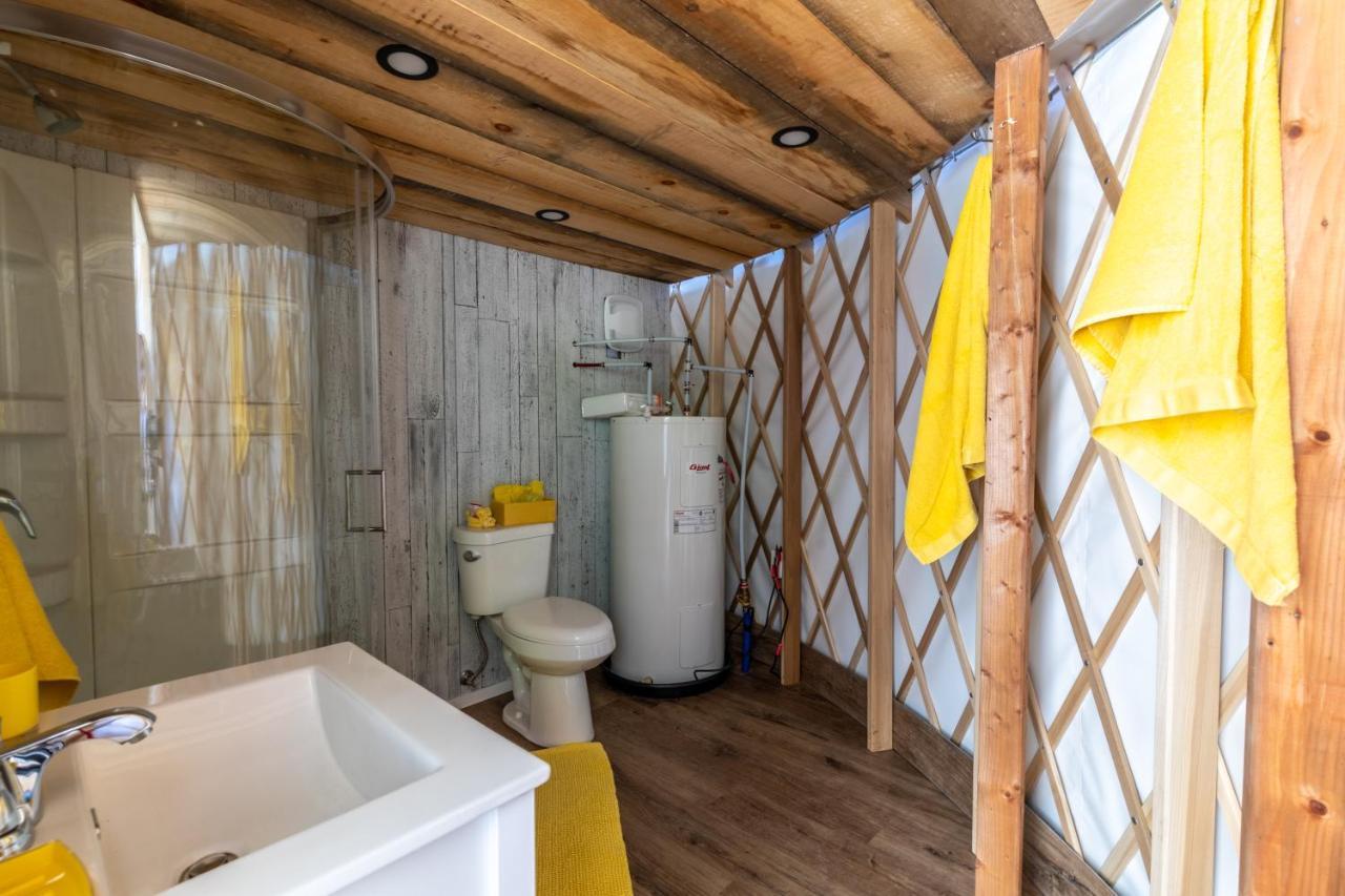 Notre-Dame-du-Laus Yourtes Glamping Du Poisson Blanc מראה חיצוני תמונה