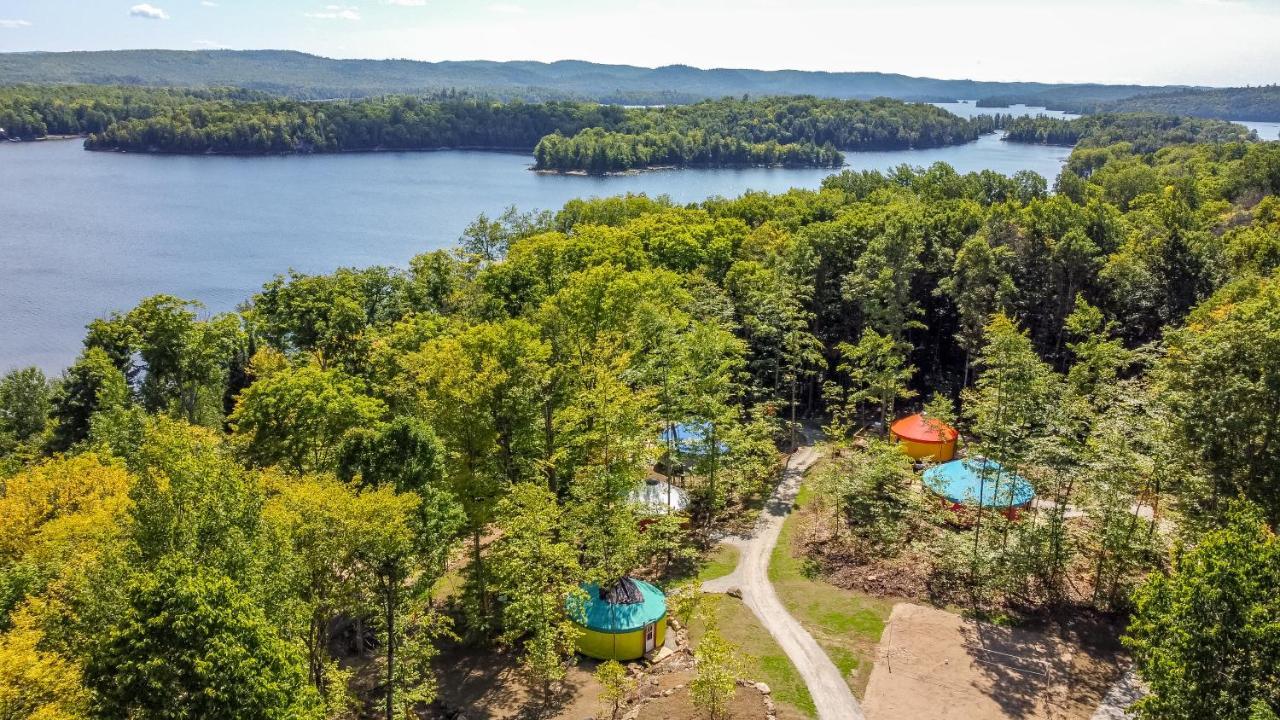 Notre-Dame-du-Laus Yourtes Glamping Du Poisson Blanc מראה חיצוני תמונה