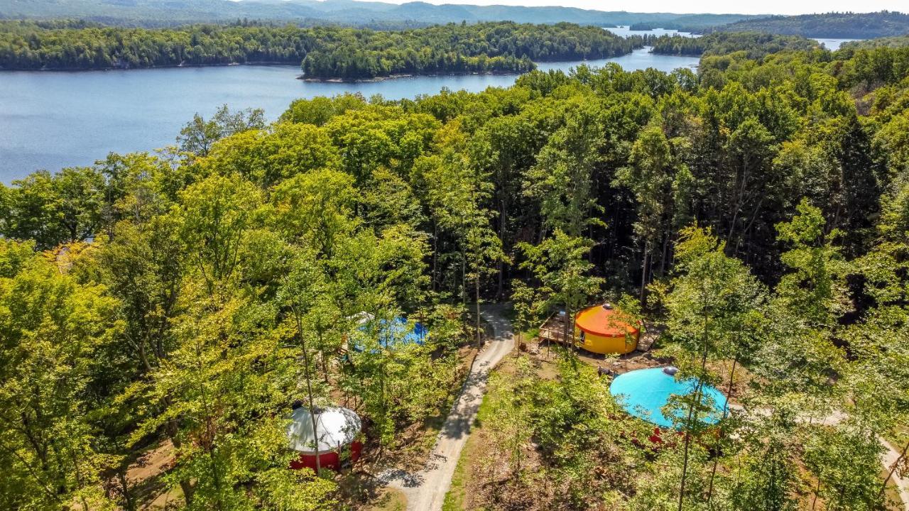 Notre-Dame-du-Laus Yourtes Glamping Du Poisson Blanc מראה חיצוני תמונה