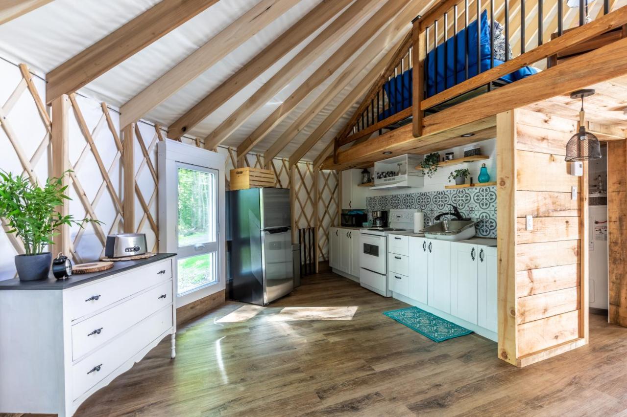 Notre-Dame-du-Laus Yourtes Glamping Du Poisson Blanc מראה חיצוני תמונה