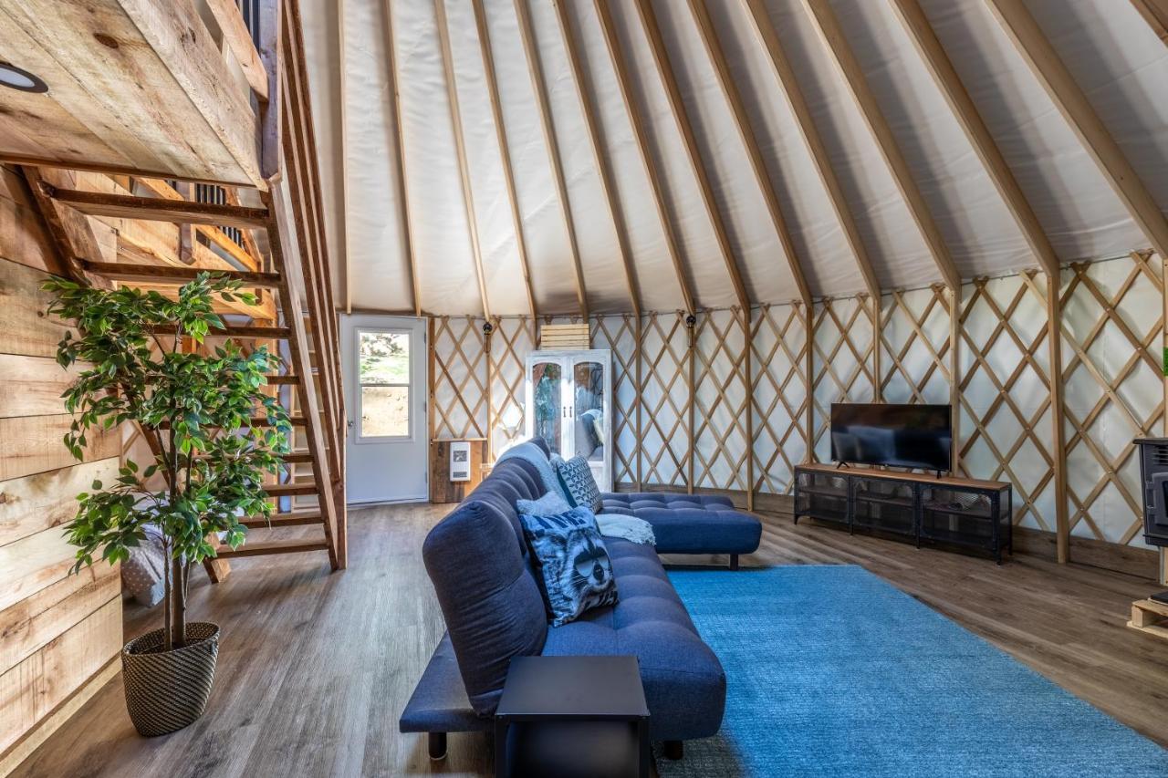 Notre-Dame-du-Laus Yourtes Glamping Du Poisson Blanc מראה חיצוני תמונה