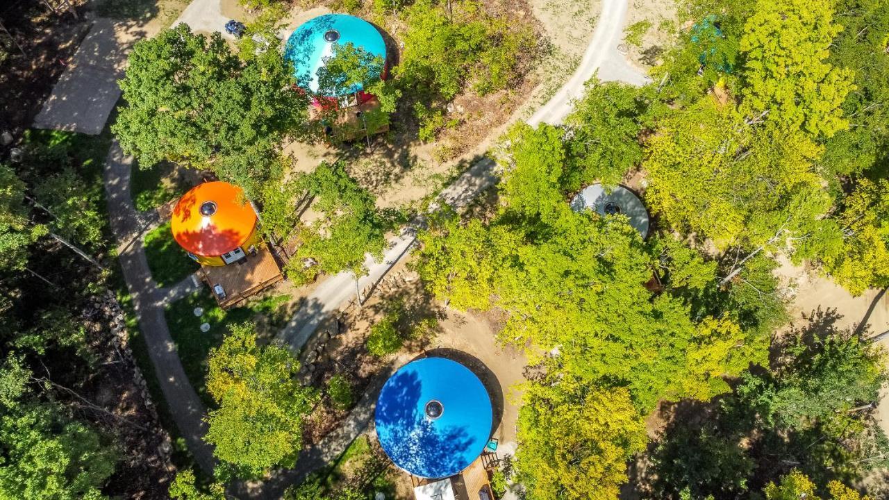 Notre-Dame-du-Laus Yourtes Glamping Du Poisson Blanc מראה חיצוני תמונה