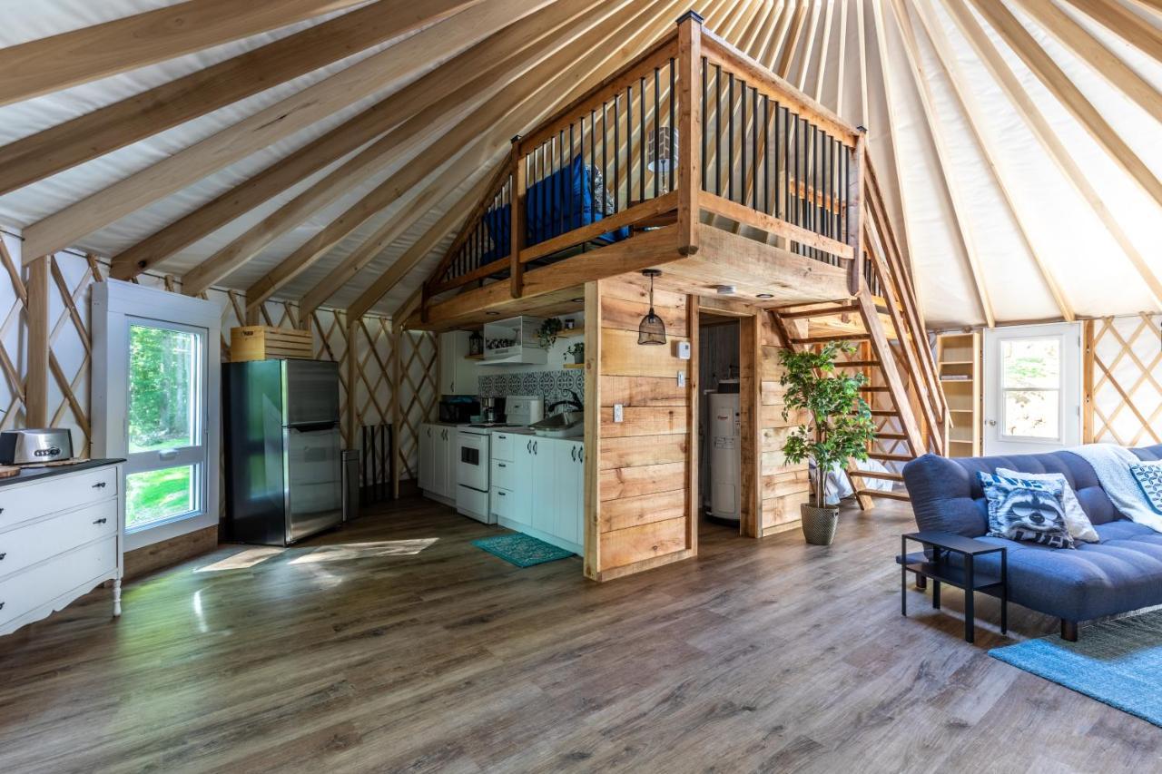 Notre-Dame-du-Laus Yourtes Glamping Du Poisson Blanc מראה חיצוני תמונה