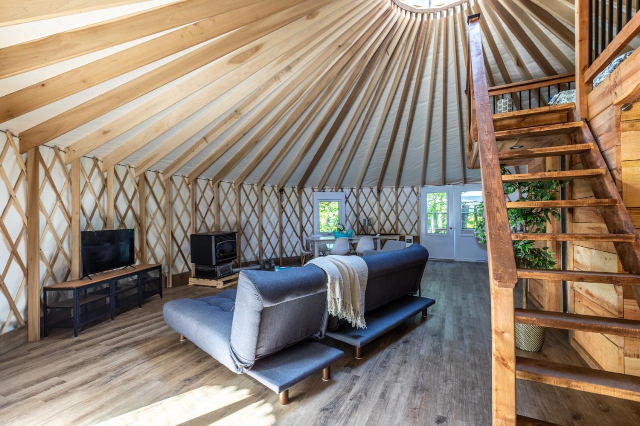 Notre-Dame-du-Laus Yourtes Glamping Du Poisson Blanc מראה חיצוני תמונה