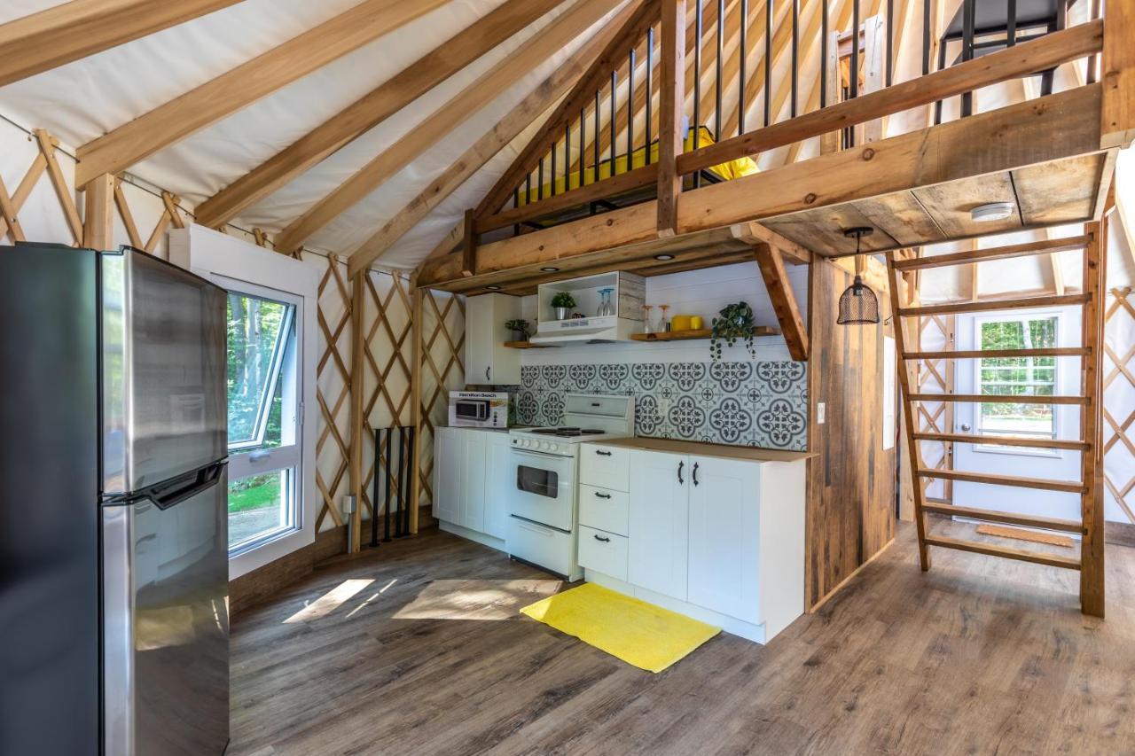 Notre-Dame-du-Laus Yourtes Glamping Du Poisson Blanc מראה חיצוני תמונה
